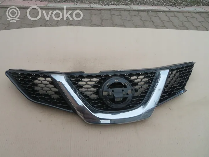 Nissan Qashqai Maskownica / Grill / Atrapa górna chłodnicy 623104EA1D