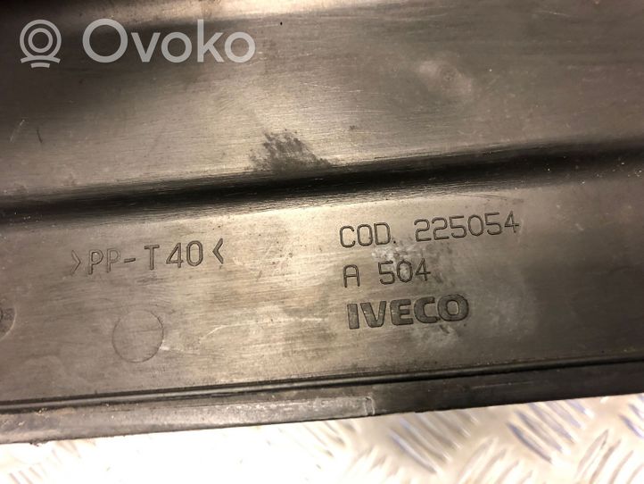 Iveco Daily 35.8 - 9 Autres pièces compartiment moteur 225054