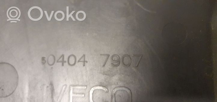 Iveco Daily 35 - 40.10 Крышка двигателя (отделка) 04047907