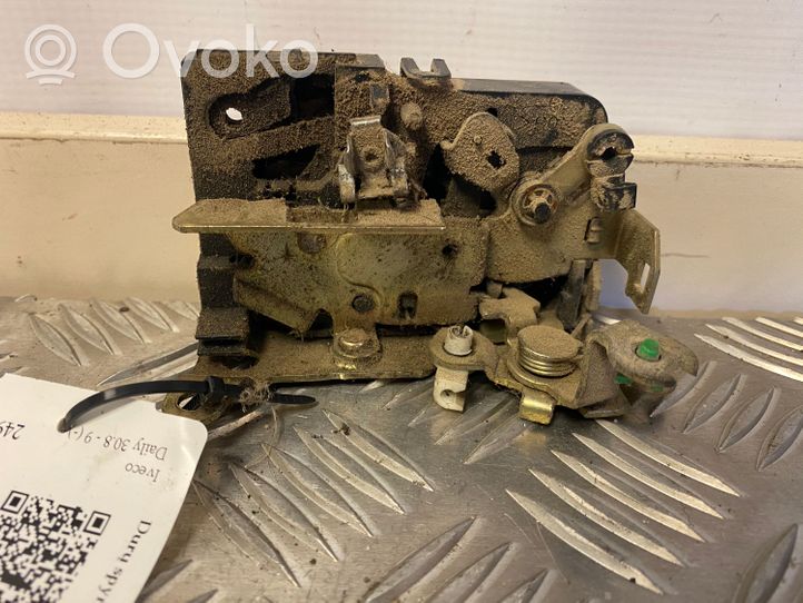 Iveco Daily 30.8 - 9 Front door lock 