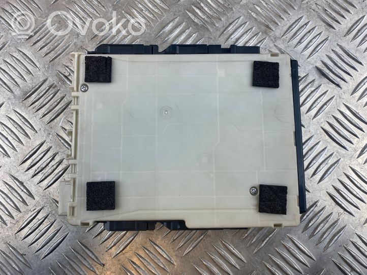 Toyota RAV 4 (XA50) Module de fusibles 8273042890