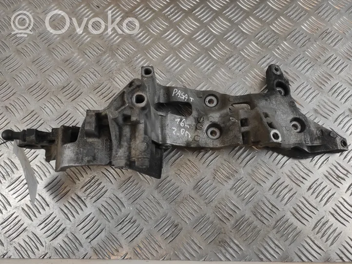 Volkswagen PASSAT B8 Generator/alternator bracket 04L9031438