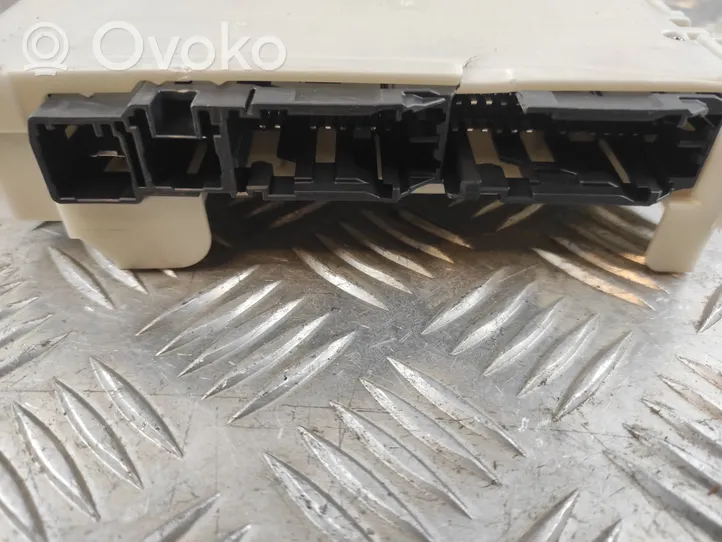 Toyota RAV 4 (XA50) Drošinātāju bloks 8273042890