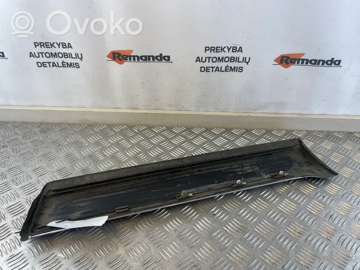 Volkswagen Touareg I Takaoven lista (muoto) 7L6839787