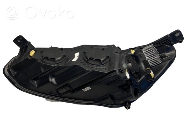 Ford Focus Lampa przednia JX7B13W029AE