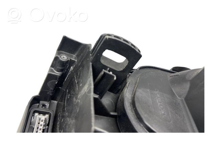 Volvo XC60 Lampa przednia 31420250