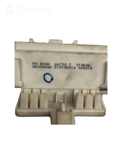 Mazda 3 I Module de fusibles 66730C