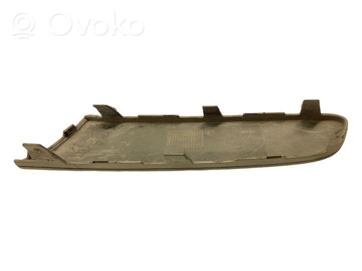 Volkswagen Golf V Moulure de pare-chocs avant 1K0807718E