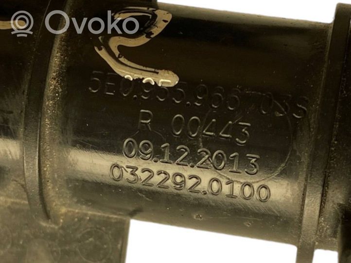 Skoda Octavia Mk3 (5E) Ugello a spruzzo lavavetri per faro 5E095596603S