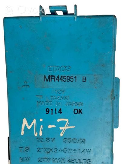 Mitsubishi Pajero Boîte à fusibles relais MR445951B