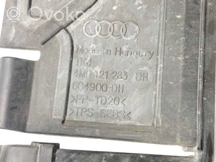 Audi Q7 4M Intercooler air guide/duct channel 4M0121283