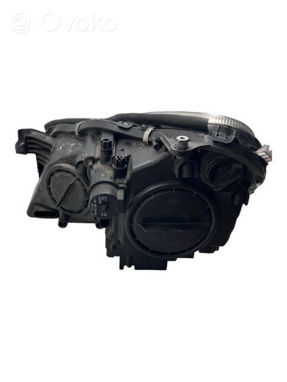 Mercedes-Benz CLS C219 Lampa przednia A0028206026