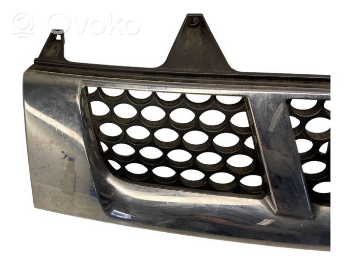 Nissan Navara D40 Grille calandre supérieure de pare-chocs avant 62310VK000