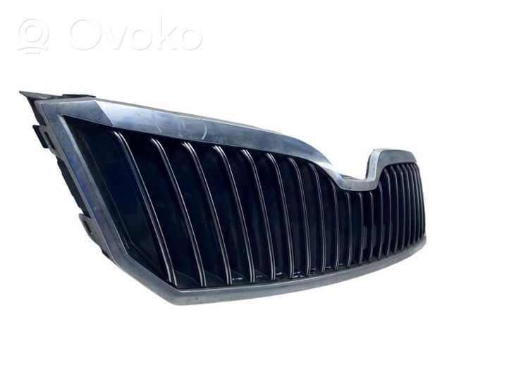 Skoda Superb B6 (3T) Передняя решётка 3T0853668B