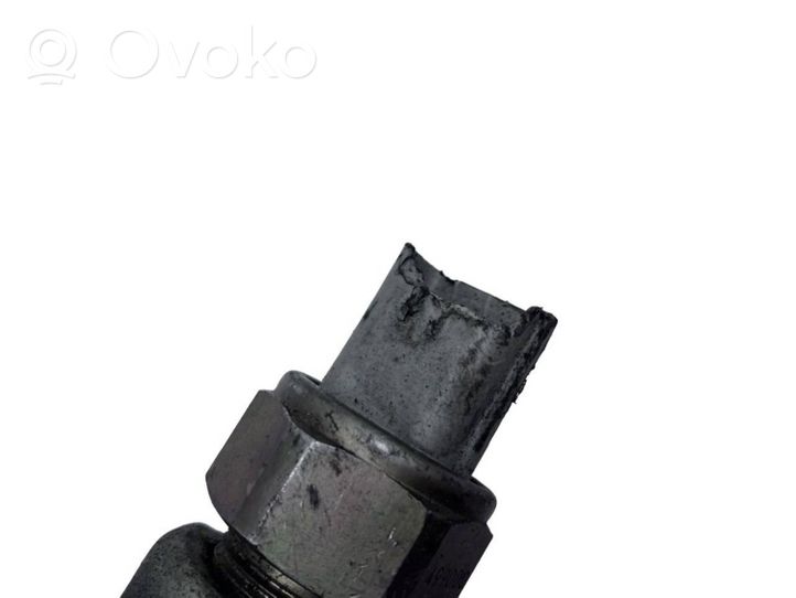 Saab 9-5 Listwa wtryskowa 4990004441