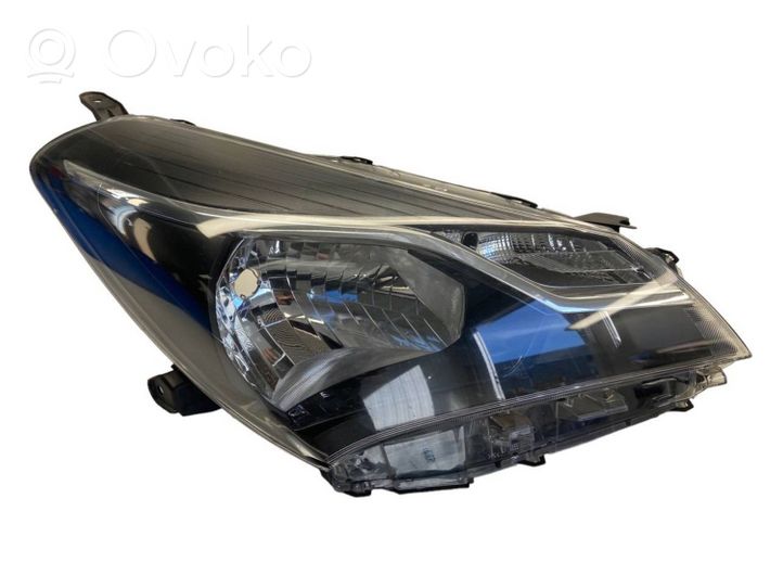 Toyota Yaris Lampa przednia 0D195