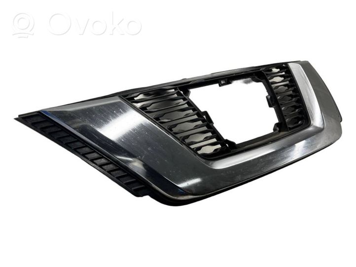 Nissan X-Trail T32 Maskownica / Grill / Atrapa górna chłodnicy 623106FR0C