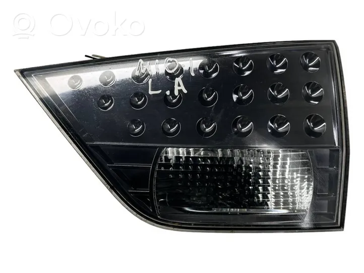 Mitsubishi Outlander Lampy tylnej klapy bagażnika 1146356