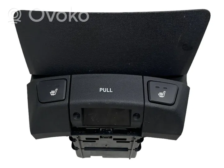 Hyundai i30 Seat heating switch fdhcar