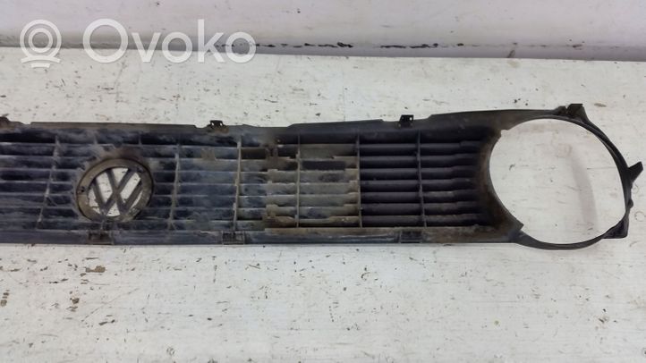 Volkswagen Polo II 86C 2F Front bumper upper radiator grill 