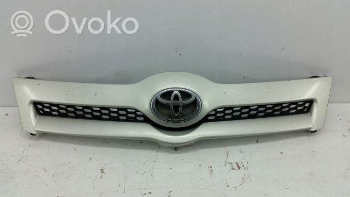 Toyota Corolla Verso E121 Etupuskurin ylempi jäähdytinsäleikkö 531110f020