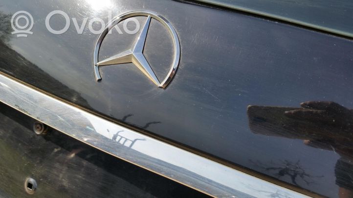 Mercedes-Benz E W124 Takaluukun/tavaratilan kansi 