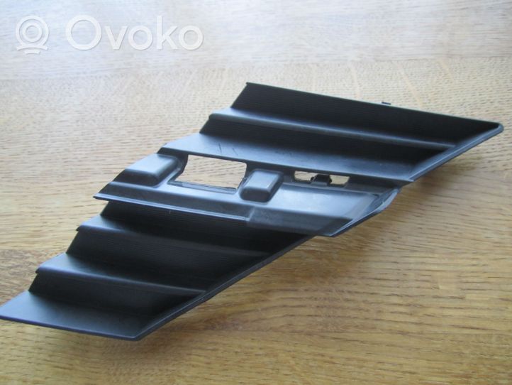 Toyota Verso Grille calandre supérieure de pare-chocs avant 531240F010