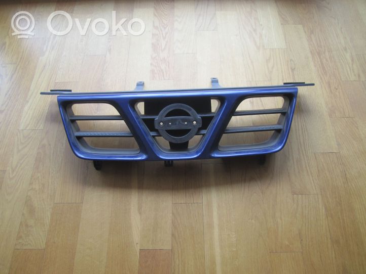 Nissan X-Trail T30 Grille calandre supérieure de pare-chocs avant 623108H700