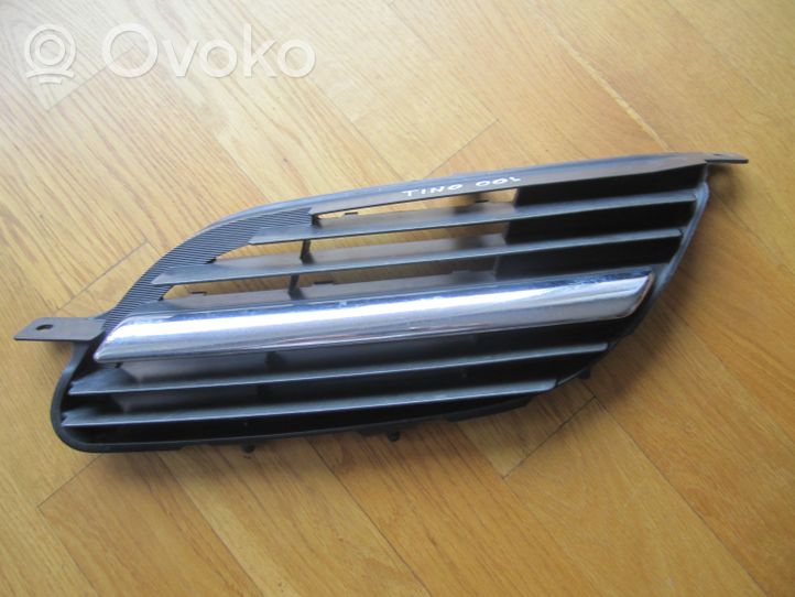 Nissan Almera Tino Maskownica / Grill / Atrapa górna chłodnicy 62330BU000