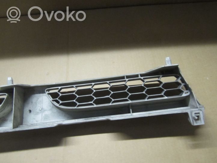 Nissan Sunny Maskownica / Grill / Atrapa górna chłodnicy 6231050C000