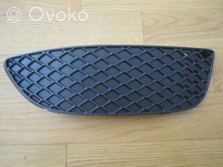 Mitsubishi Lancer VIII Grille inférieure de pare-chocs avant 