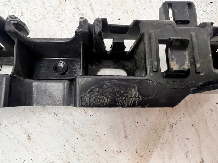 BMW 5 G30 G31 Supporto di montaggio del parafango 7387341