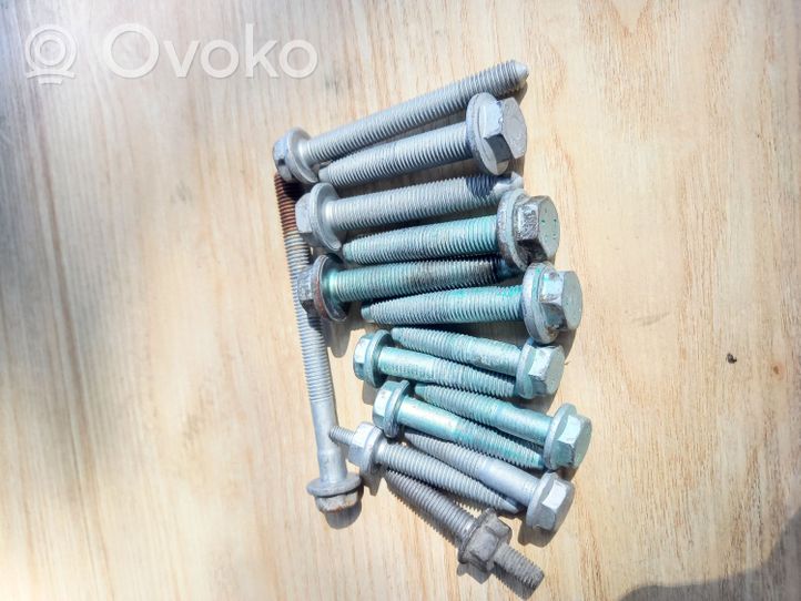 Volkswagen Touran I Cylinder head bolts 