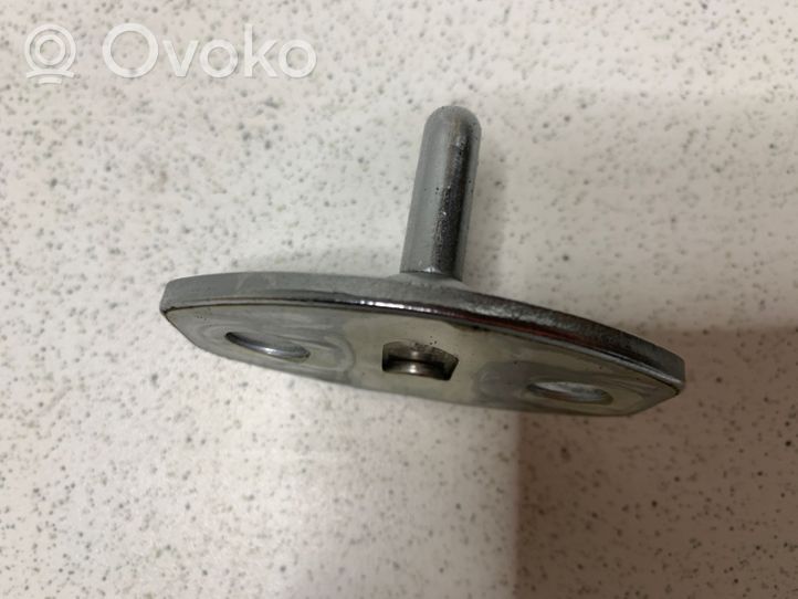 Volkswagen Touran I Front door lock loop/hook striker 3B0837033AG