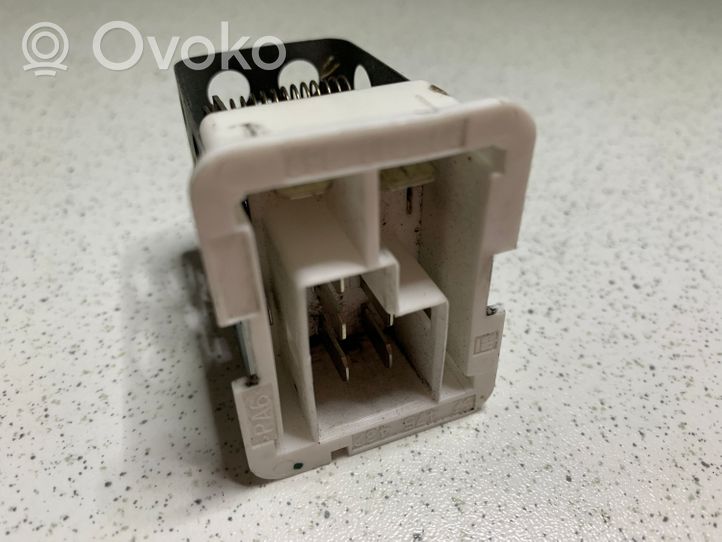 Opel Astra H Heater blower fan relay 52475432