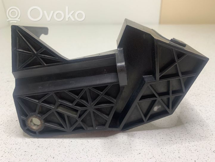 Volvo V50 Support de câble levier de vitesse 30681386