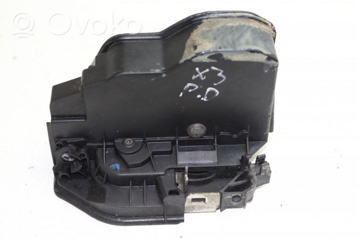 BMW X3 E83 Serrure de porte avant 7167066