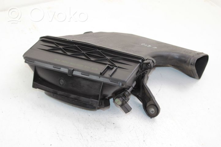 Mercedes-Benz E C207 W207 Caja del filtro de aire A6420903101