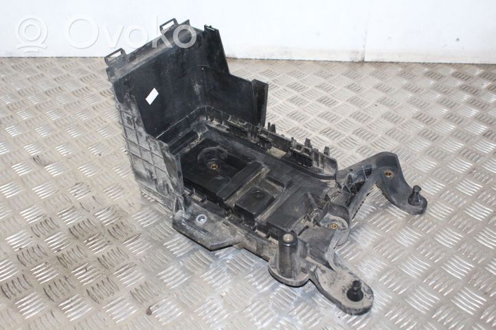 Volkswagen Tiguan Boîte de batterie 1K0915333H