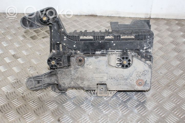 Volkswagen Tiguan Boîte de batterie 1K0915333H