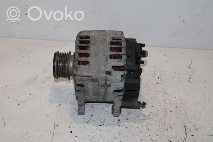 Volkswagen Touran II Generator/alternator 03L903023A