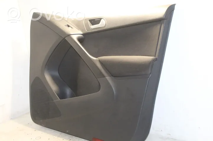 Volkswagen Tiguan Rivestimento del pannello della portiera anteriore 5N1837114E