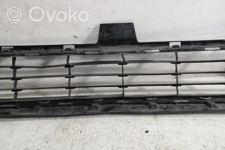 Toyota Auris E180 Etupuskurin alempi jäähdytinsäleikkö 5311202670