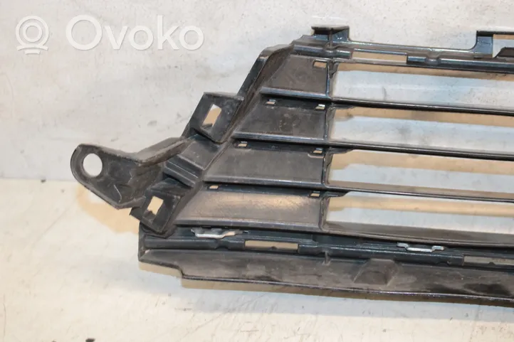 Toyota Auris E180 Etupuskurin alempi jäähdytinsäleikkö 5311202670