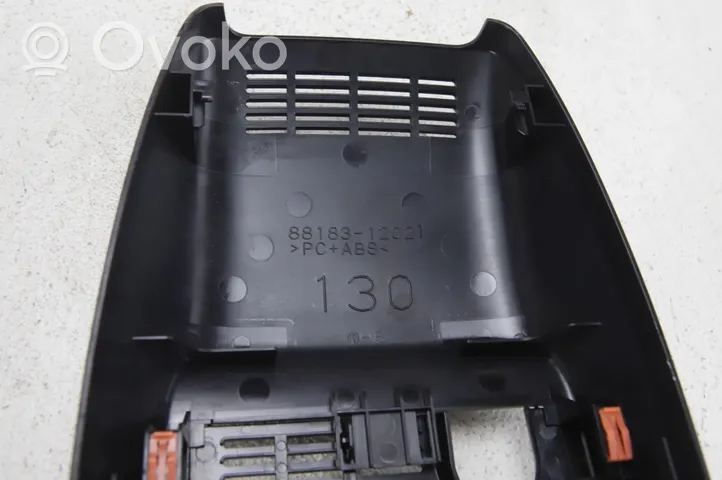 Toyota Auris E180 Garniture de console d'éclairage de ciel de toit 8818312021