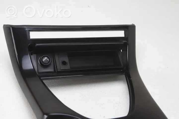 BMW X5 E53 Rivestimento in plastica cornice della leva del cambio 8268651