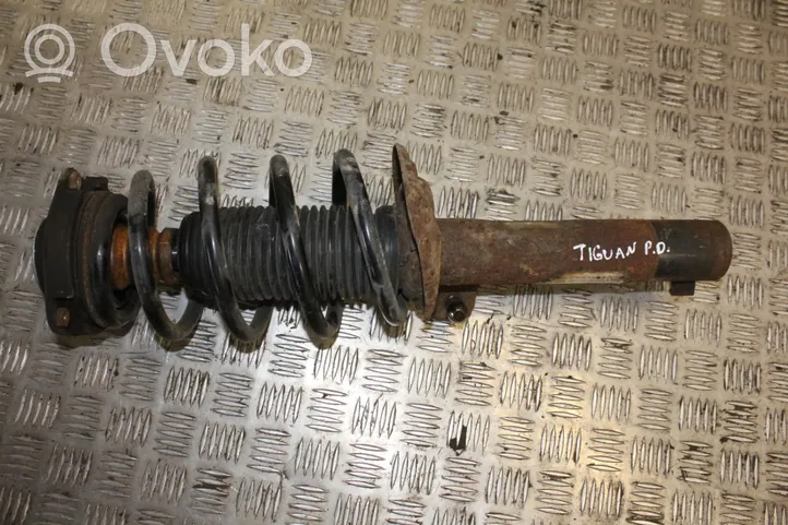 Volkswagen Tiguan Front shock absorber with coil spring 5N0400054T