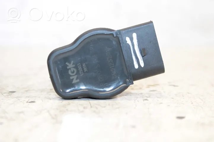 Audi A4 S4 B5 8D Cewka zapłonowa wysokiego napięcia R0501S00400