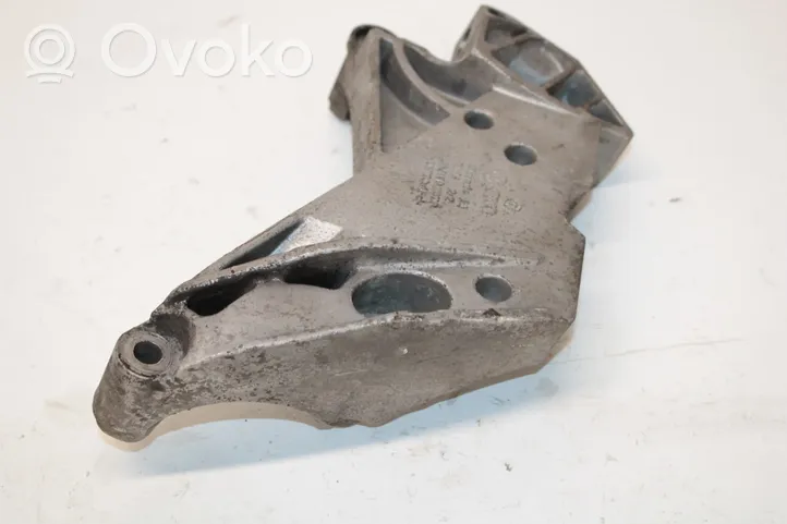 Volkswagen PASSAT B7 Support, suspension du moteur 06J199207P