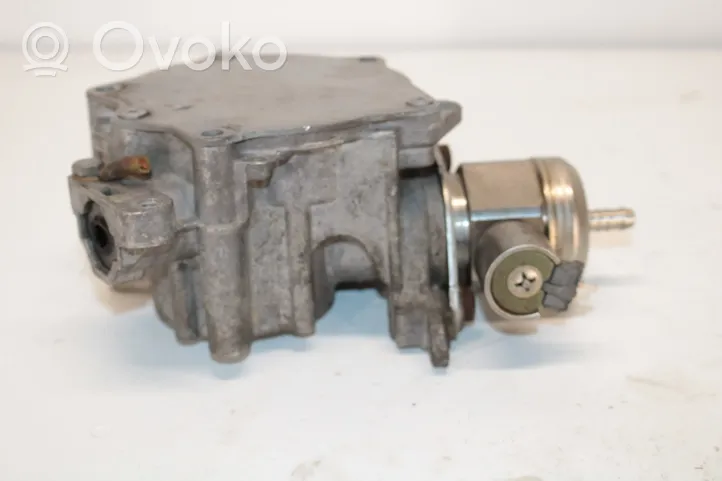 Volkswagen PASSAT B7 Pompe d'injection de carburant à haute pression 06H127025M